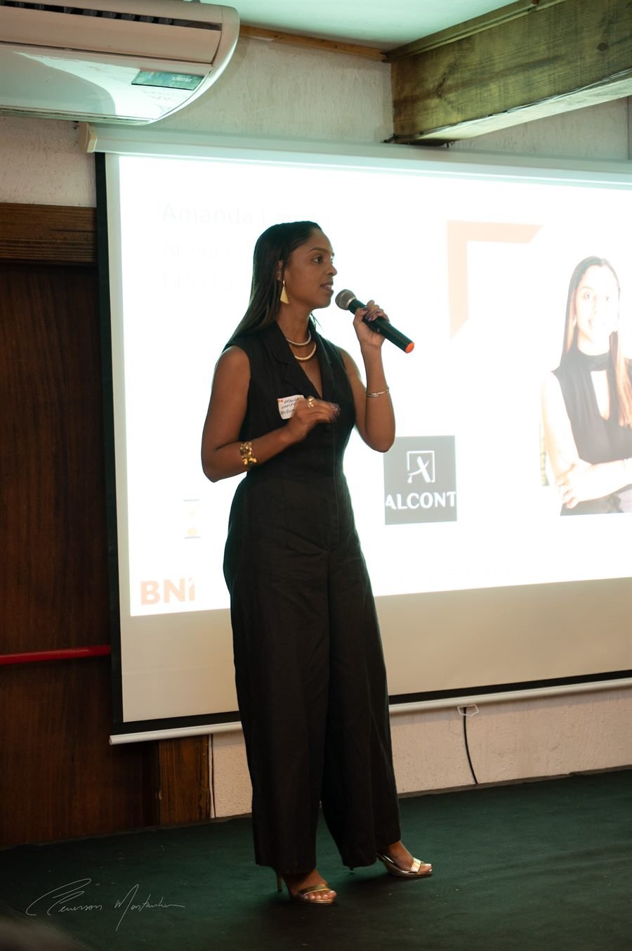 Amanda Lampa, CEO e contadora da Alcont, em Teresópolis-RJ